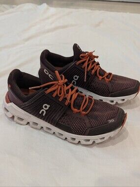 On Cloud Running Cloudswift Black with Orange Laces Running Shoes Size 9